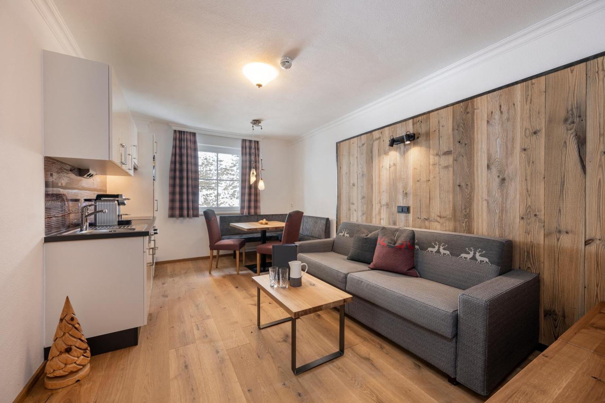Aparthotel Almschloessl & Schrotteralm 4*